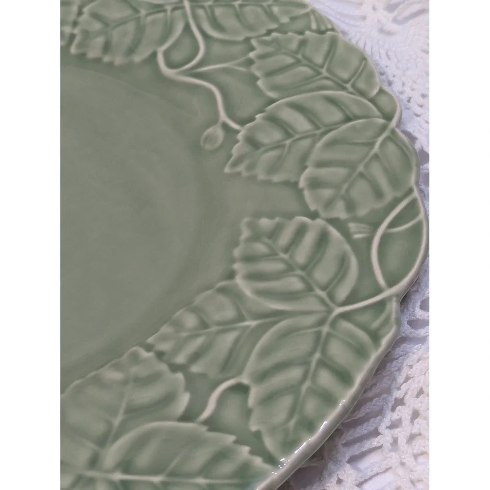 Bordallo Pinheiro Green Majolica Strawberry Leaf Plate 12 inch Made in Portugal